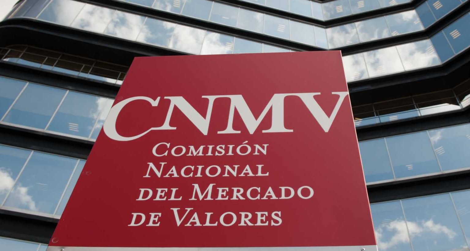 La CNMV prohibe la publicidad de contratos financieros por diferencias y otros productos