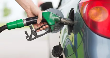 Las grandes gasolineras mantienen los descuentos y la guerra por la fidelización ante el fin de la bonificación sobre carburantes