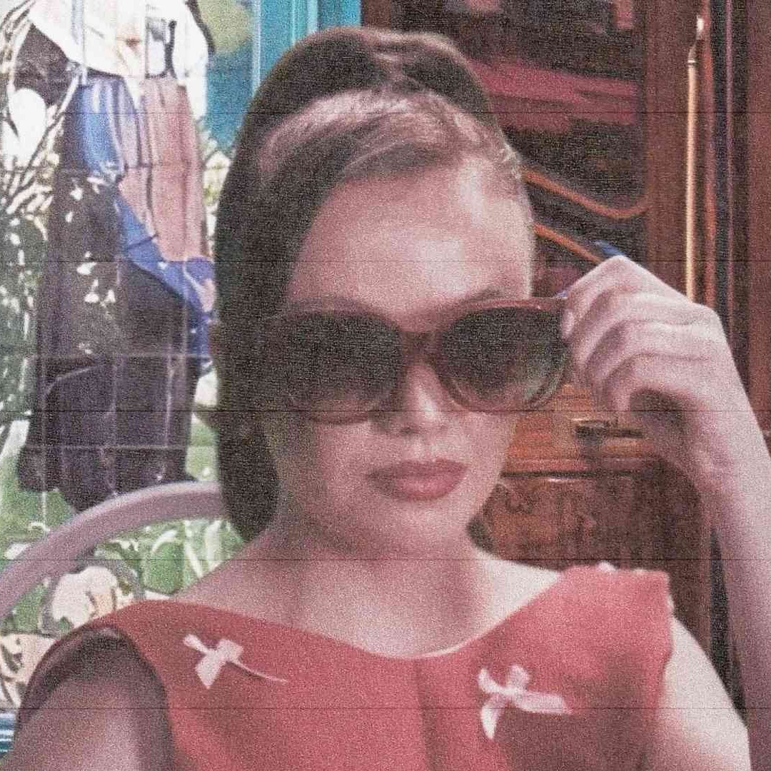 La cantante Asha luciendo gafas de Alain Afflelou