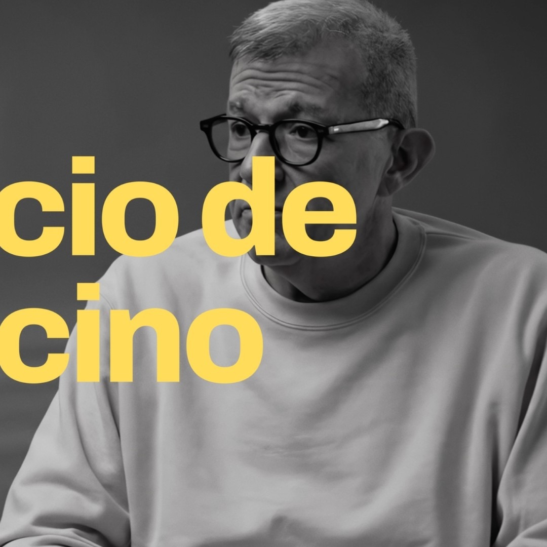 El creativo César García en un anuncio de Atresmedia