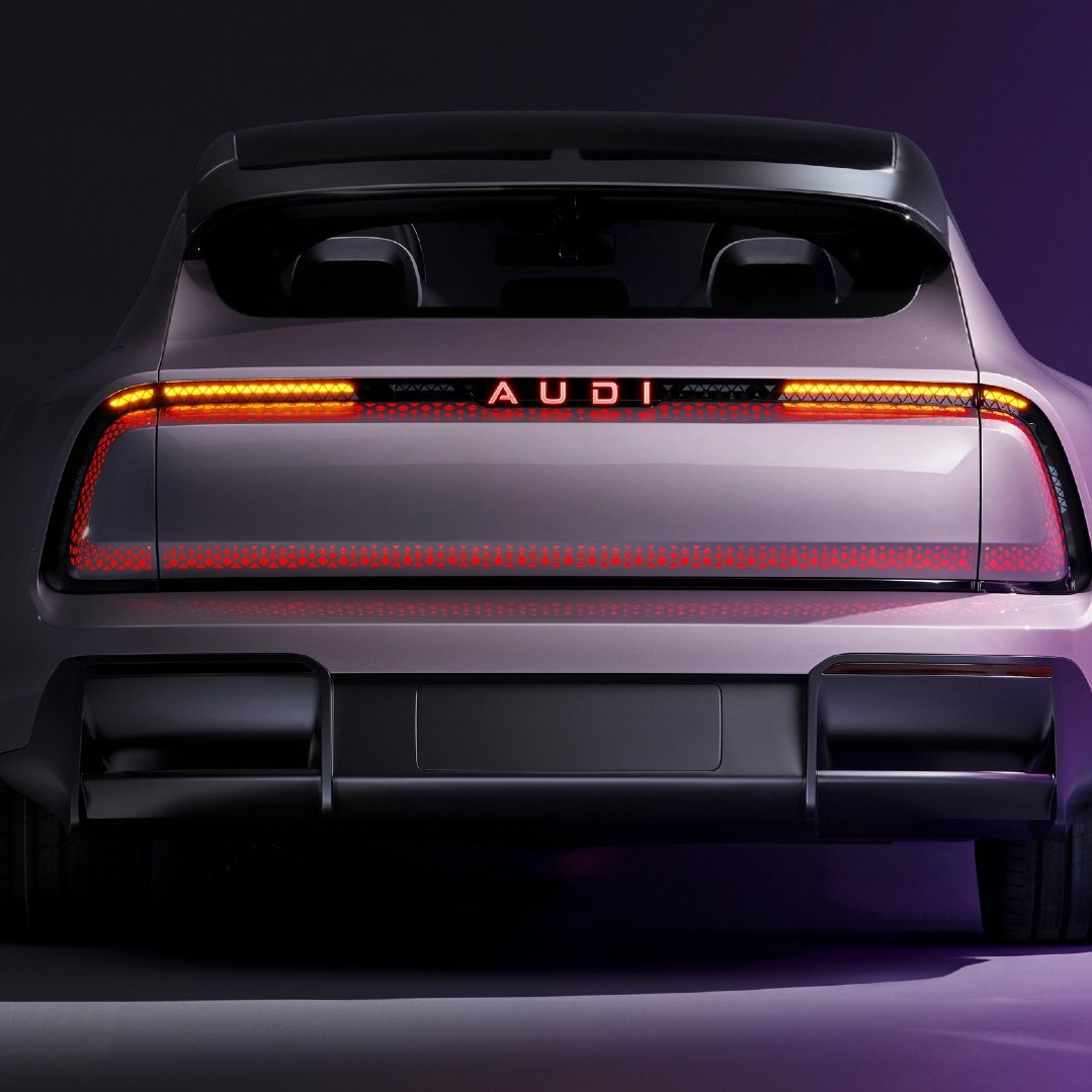 Coche con logotipo de Audi