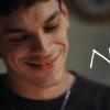 Un chico sonriendo junto al nombre Neo escrito a su lado