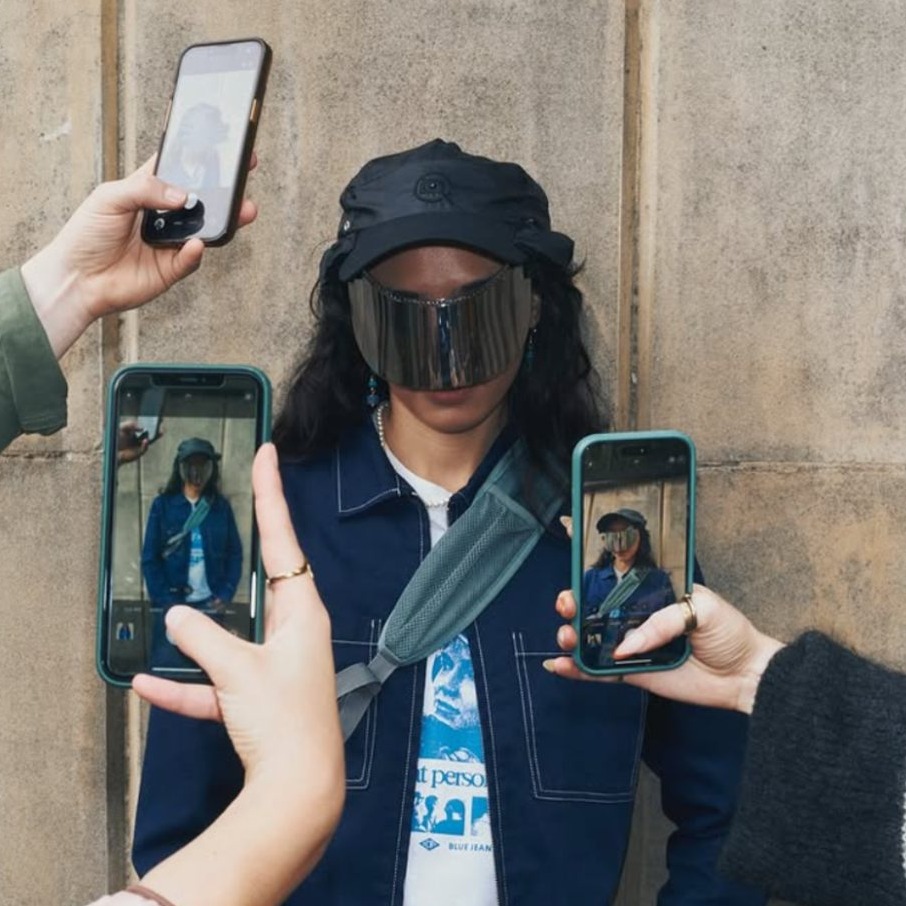Gorra con visera para no ser grabado en público