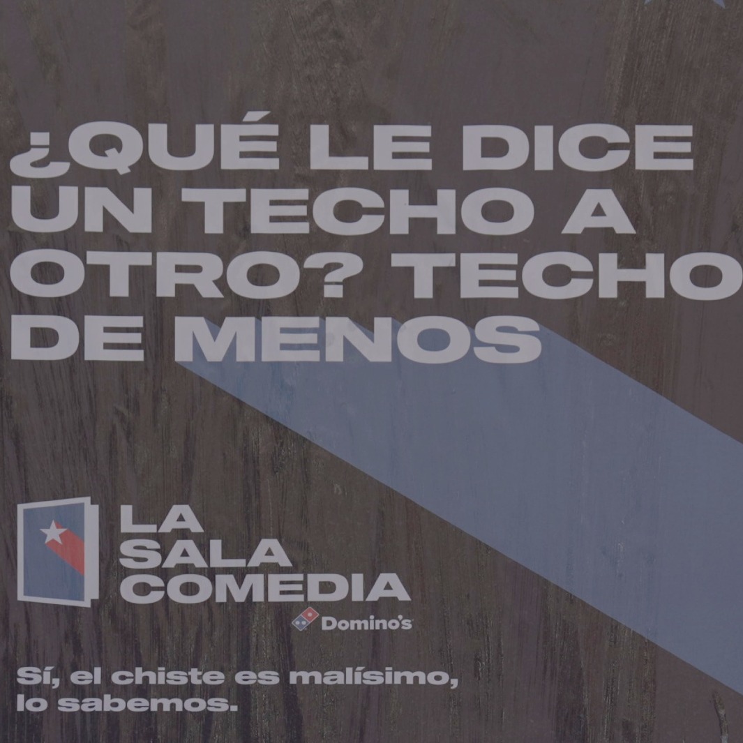 un cartel en el que se lee el chiste: ¿qué le dice un techo a otro? techo de menos