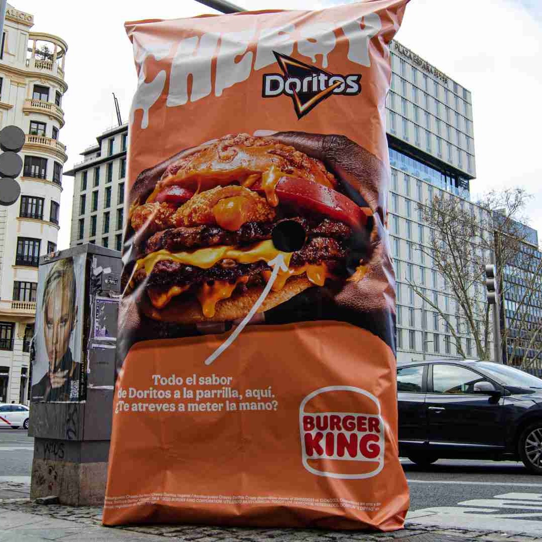 Burger King y Doritos se apoyan en la publicidad exterior para promocionar su co-branding