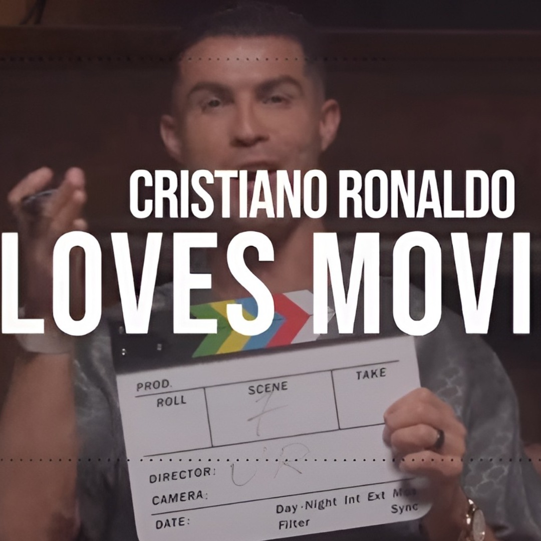 Cristiano Ronaldo con una claqueta de cine