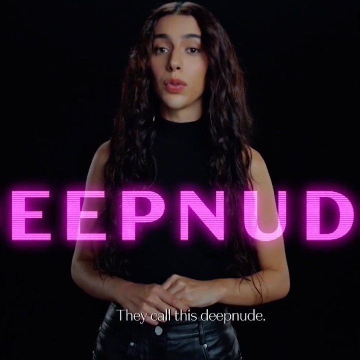 Una chica sobre fondo negro y las letras deepnude sobreimpresas en fucsia