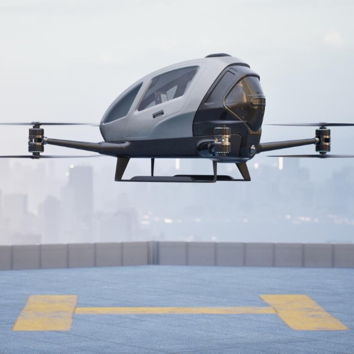 Madrid quiere que los ciudadanos se desplacen en drones dentro de 10 años un dron de pasajeros aterrizando en la ciudad