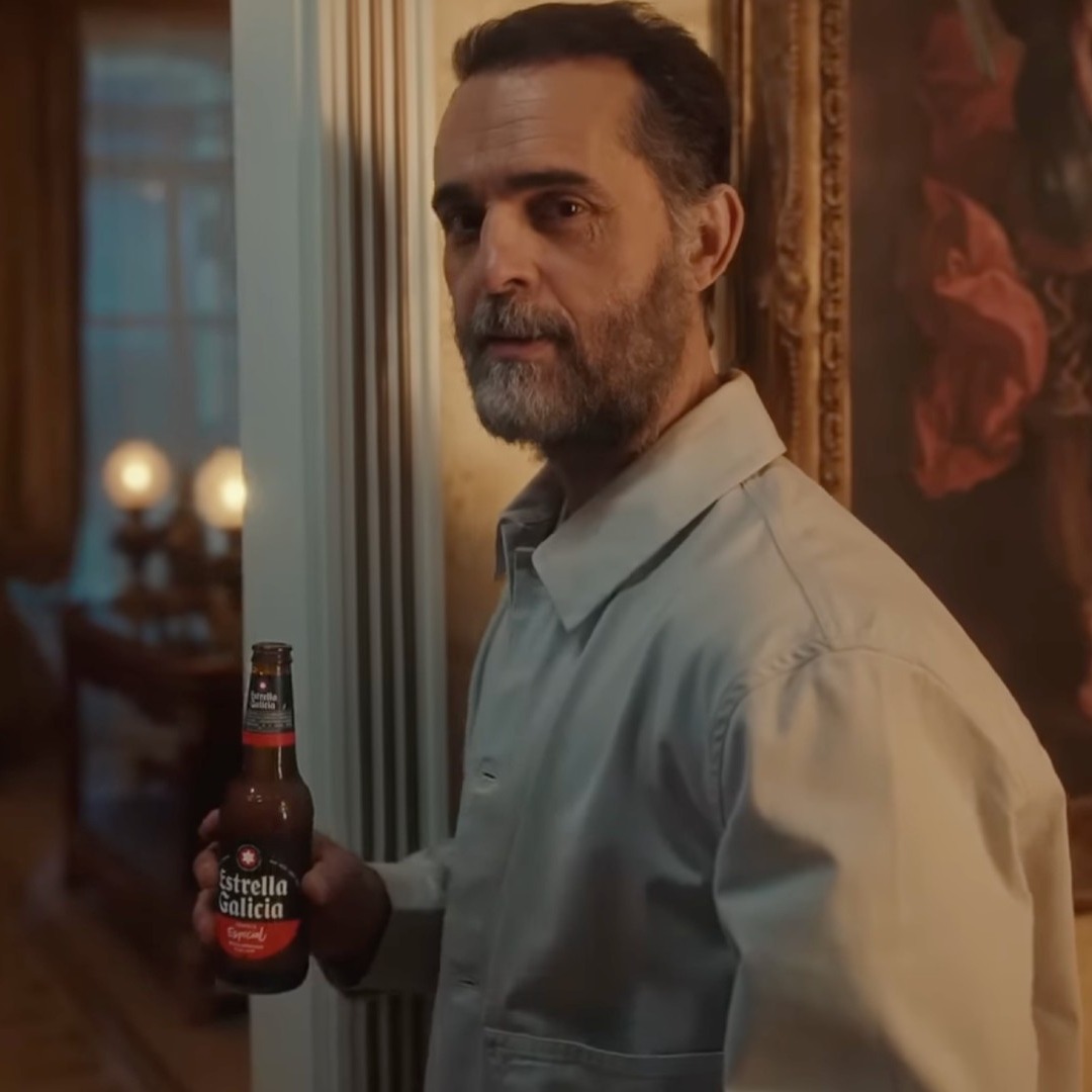 El actor Pedro Alonso como Berlín en un anuncio de Estrella Galicia