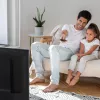 familia-viendo-television