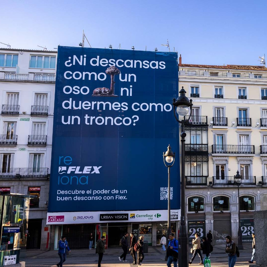 Lona publicitaria de Flex en la Puerta del Sol