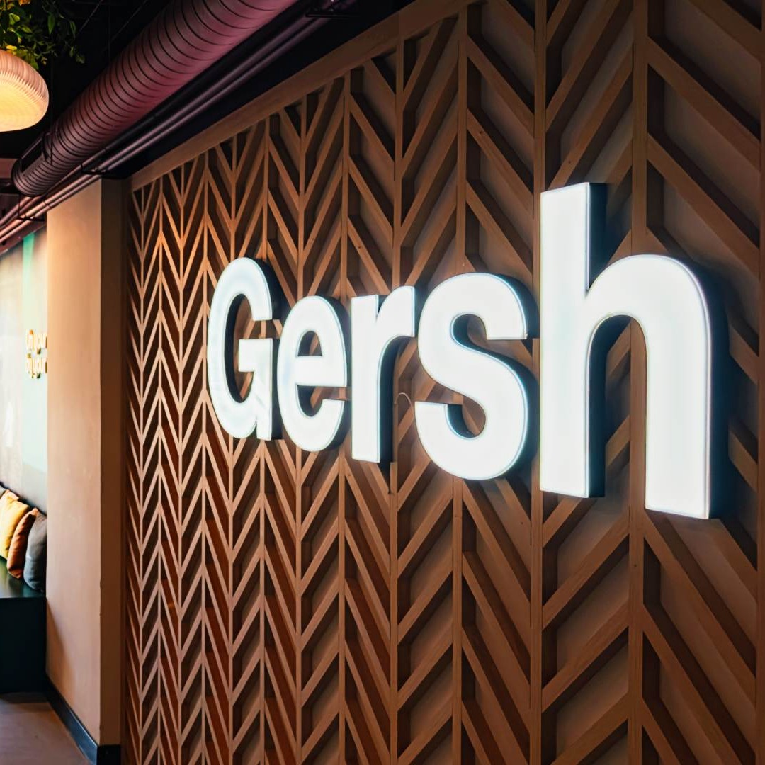 Logo de Gersh en oficina