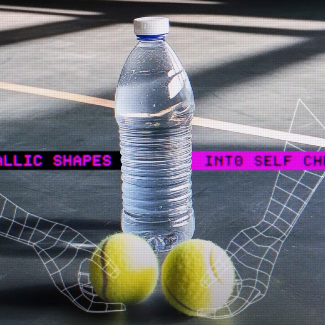 Fotografía de botella de agua junto a dos pelotas de tenis, que la app de la campaña I See Balls ha convertido en un tutorial de autoexploración