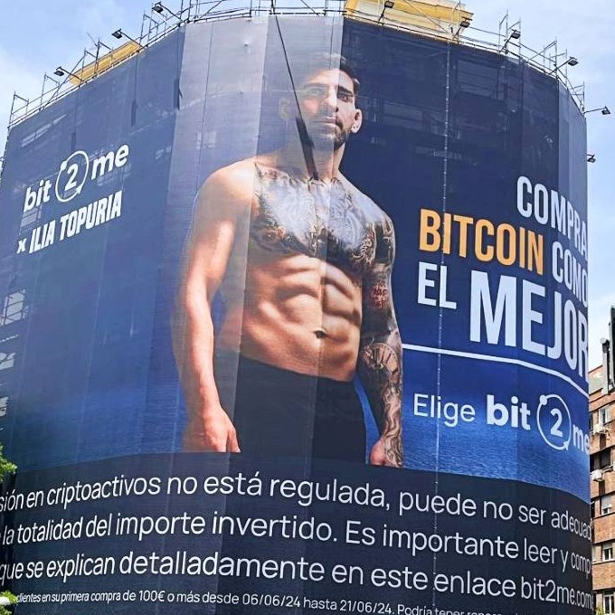 una lona de la campaña con ilia topuria
