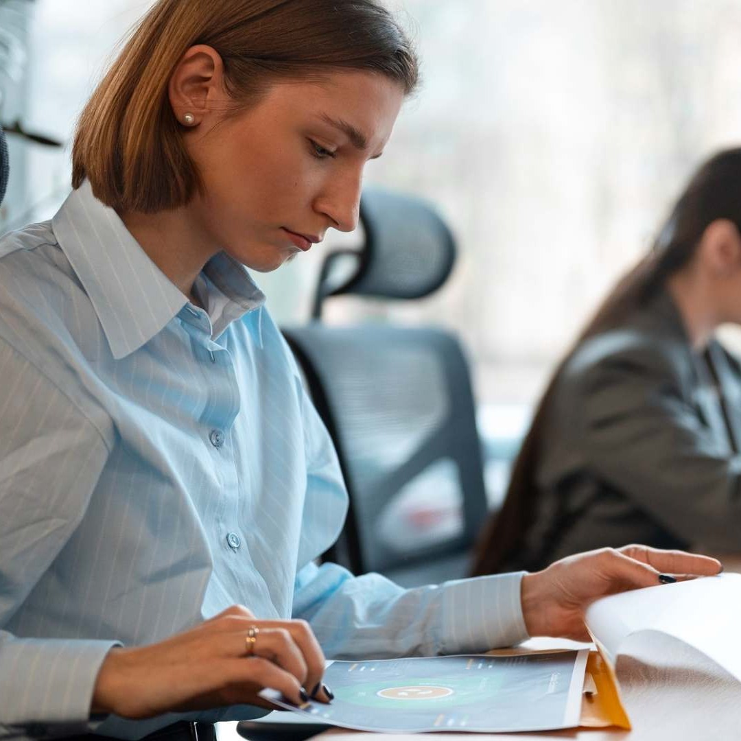 Mujeres trabajando en una oficina