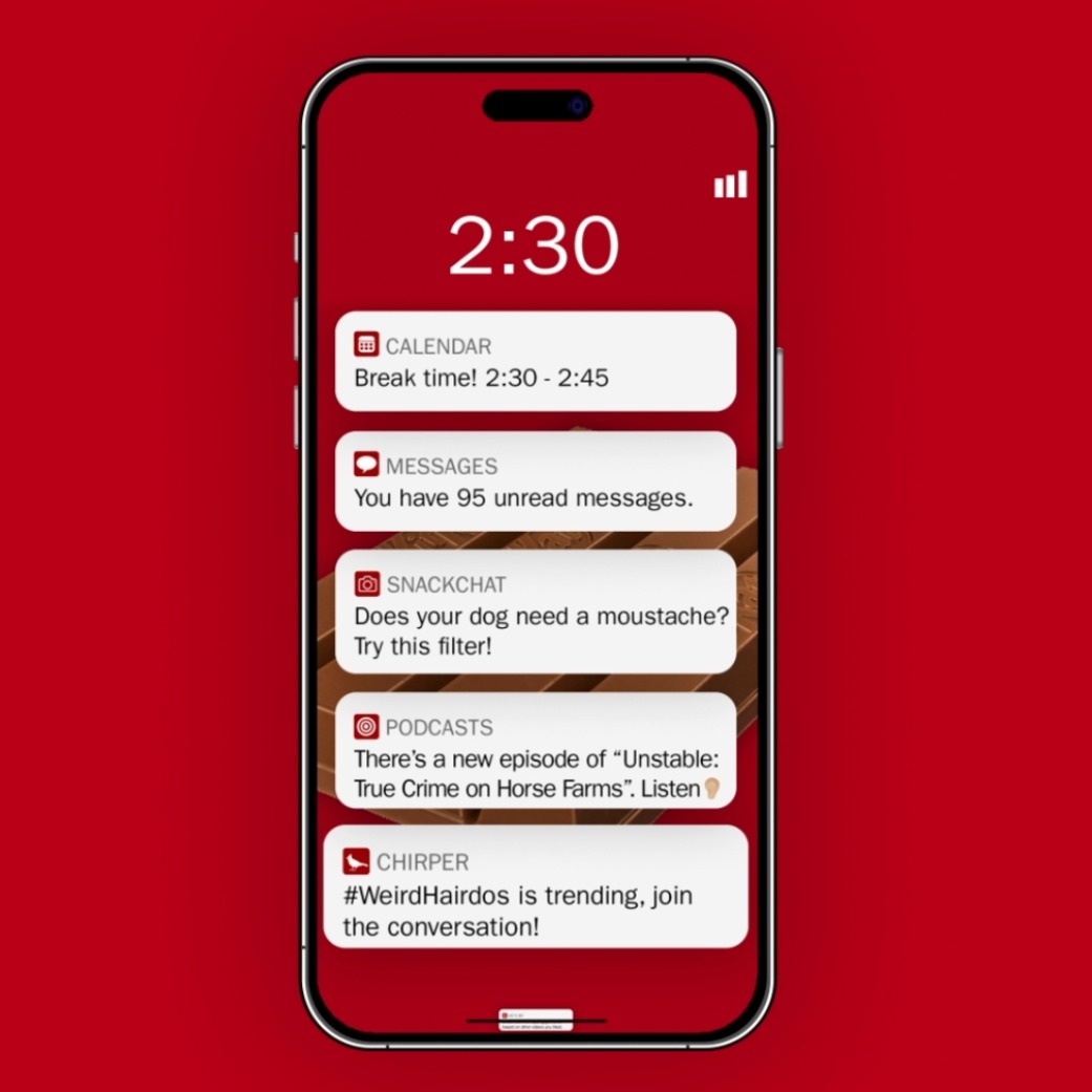 pantalla de teléfono con globos de notificaciones