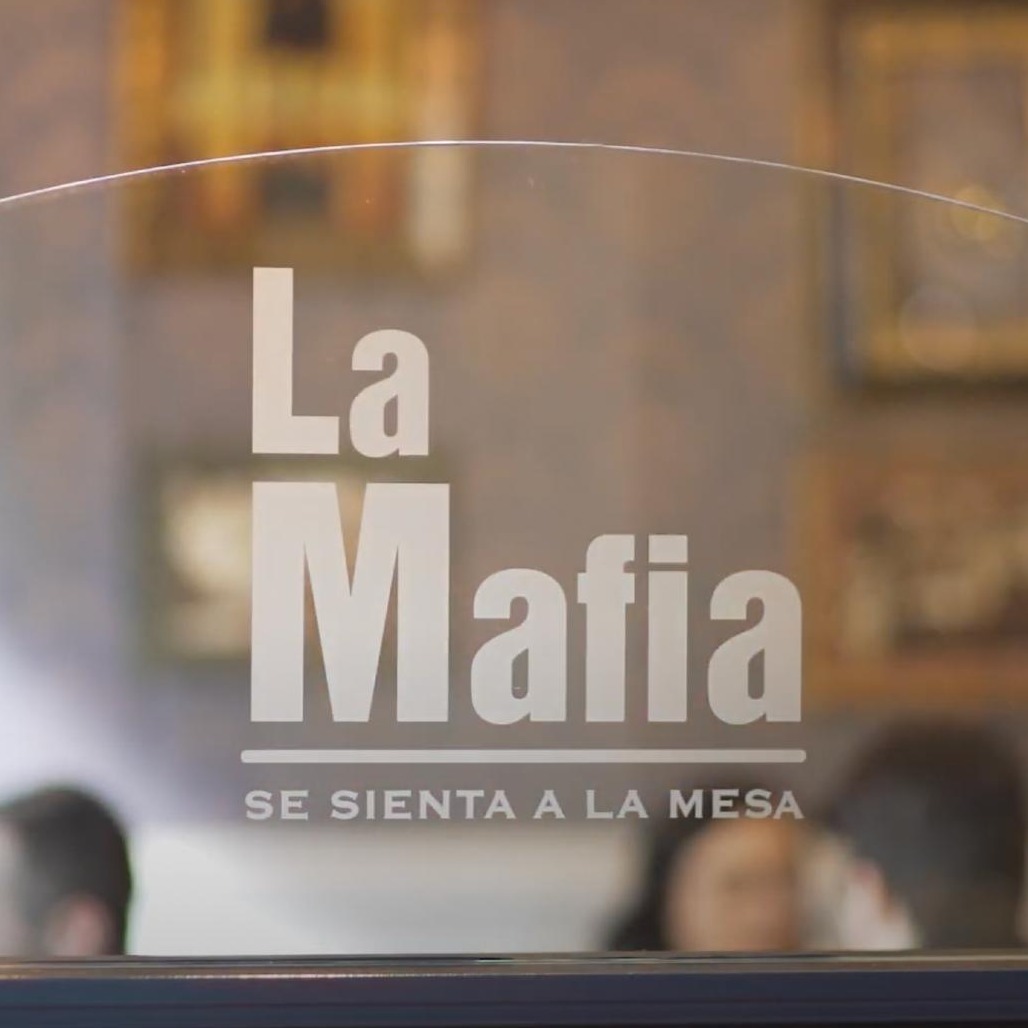 La Mafia se sienta a la mesa