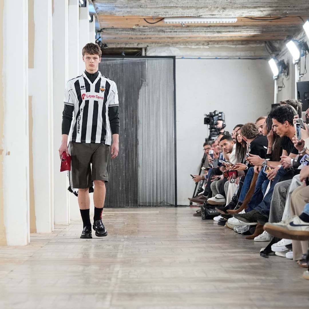 Desfile de camisetas de fútbol