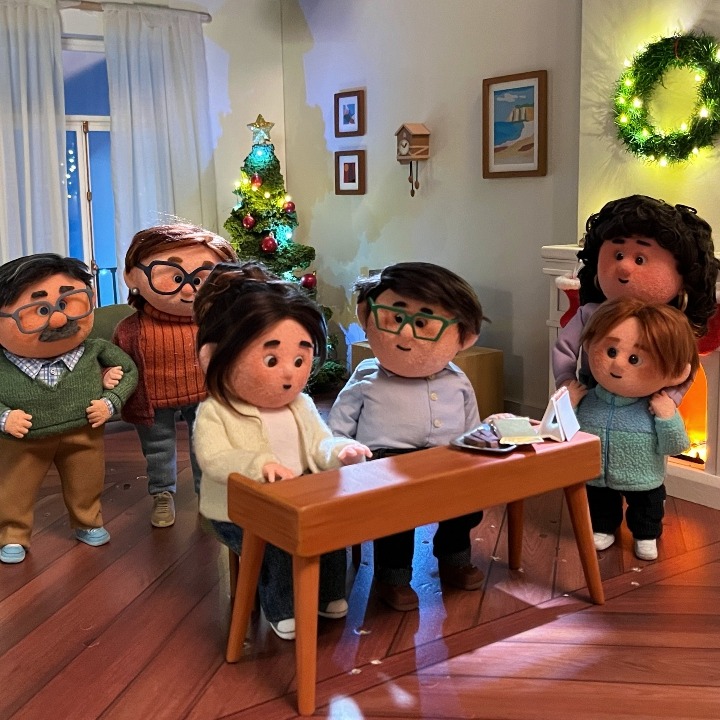 Los muñecos del anuncio en el set de rodaje