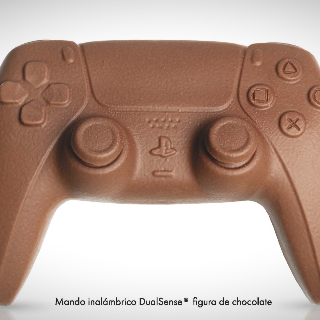 Mando de PlayStation 5 con forma de mona de Pascua de chocolate