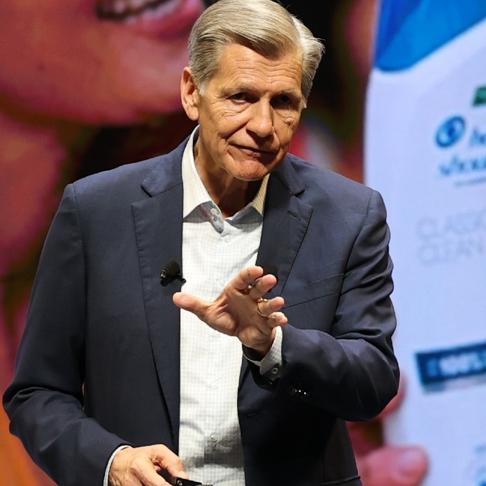 Marc Pritchard en el escenario de Cannes Lions