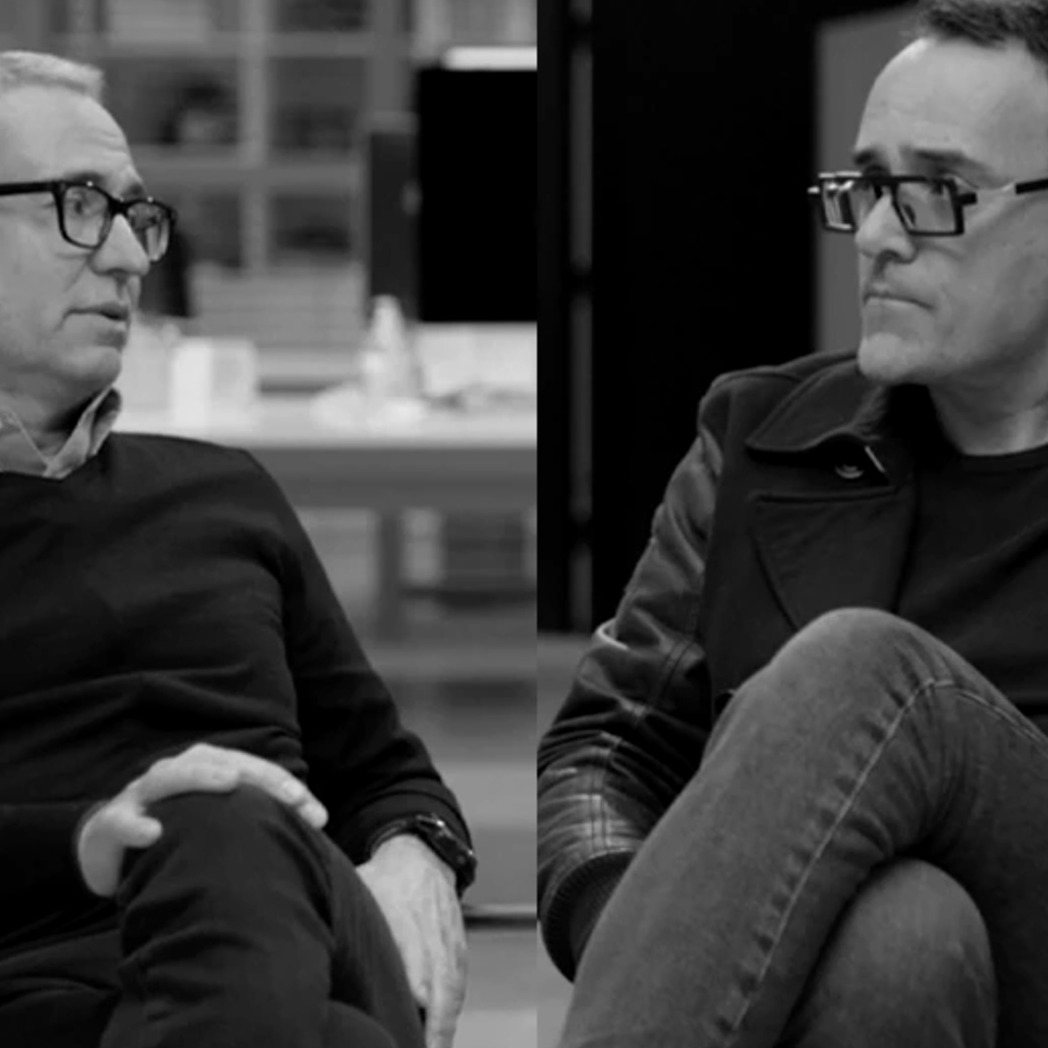 La agencia After, de Risto Mejide y Marc Ros, se integra en el grupo de marketing Dékuple risto mejide y marc ros sentados en un sofa, imagen en blanco y negro
