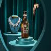 Imagen de la campaña "El robo del año", de Netflix y Estrella Galicia