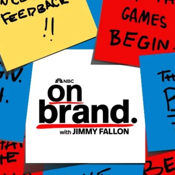 post-its en rojo, azul, amarillo y blanco en los que se leen frases como "the next big thing"