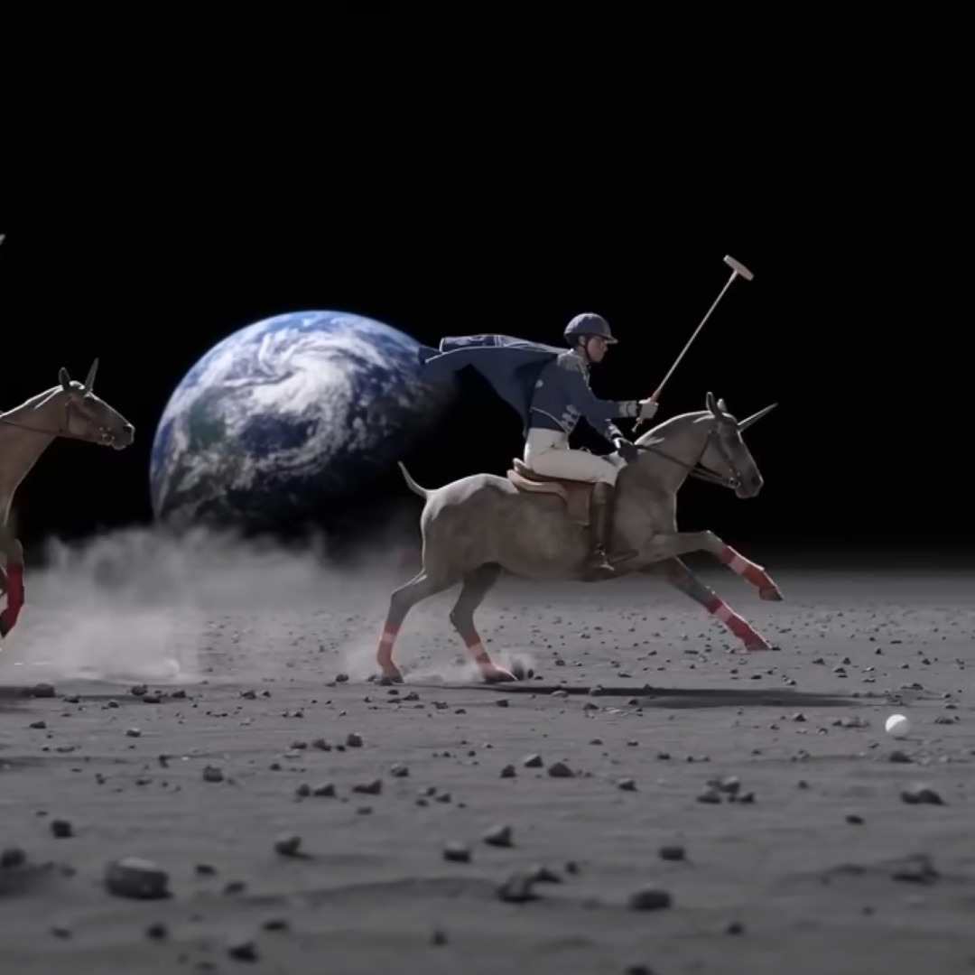 Jinetes montando en unicornios en la superficie de la luna