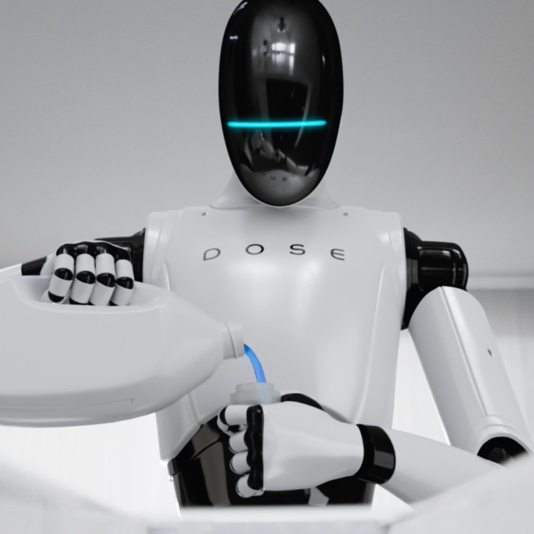 Robot vertiendo detergente