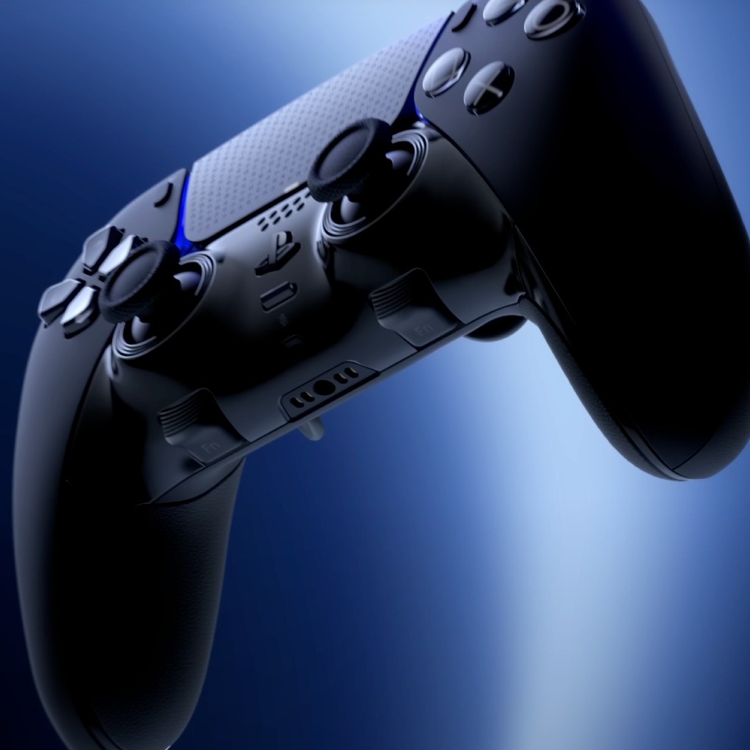 Un mando de PlayStation flotando sobre fondo azul