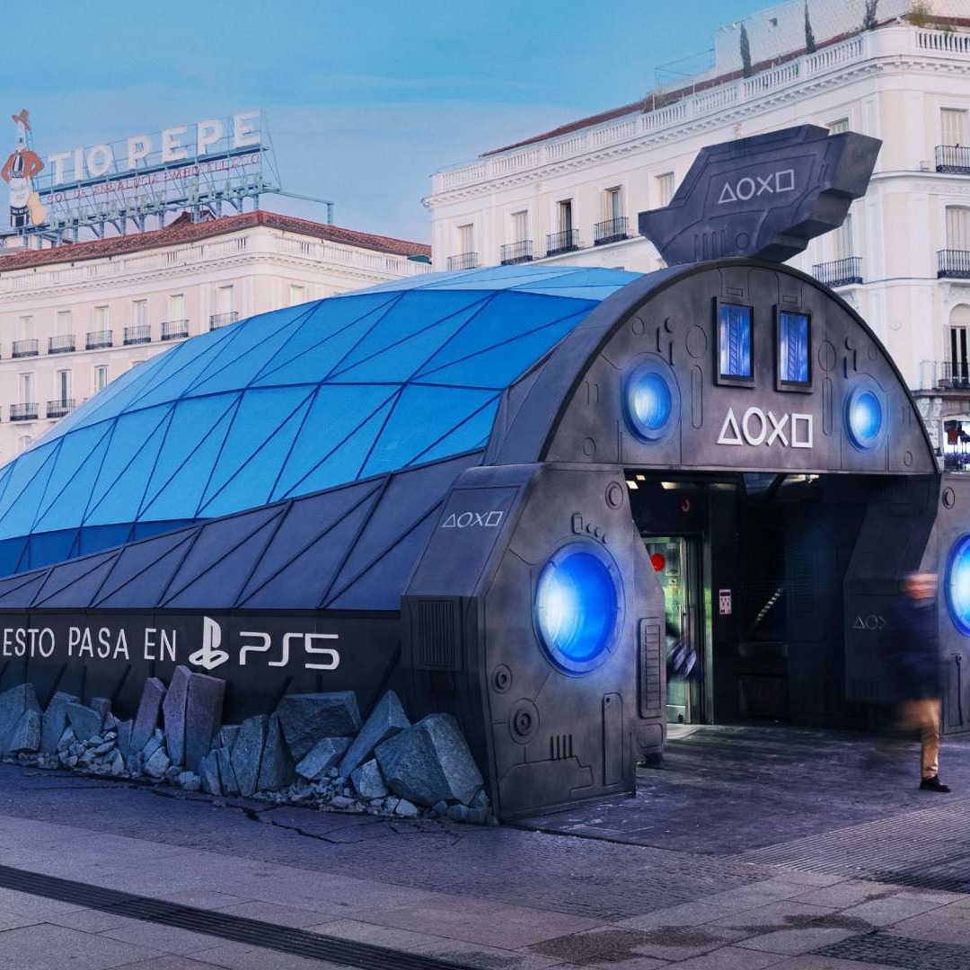 Salida de Cercanías en la Puerta del Sol transformada por PlayStation
