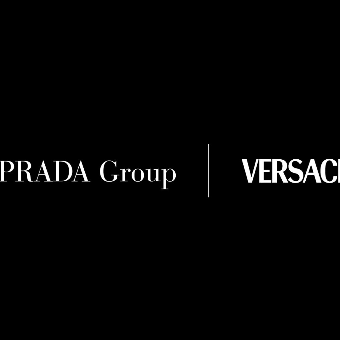 Logos de Prada y Versace