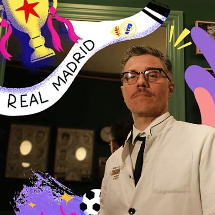 La foto de un aficionado al Real Madrid con una plantilla de iconos de colores y la bufanda del club