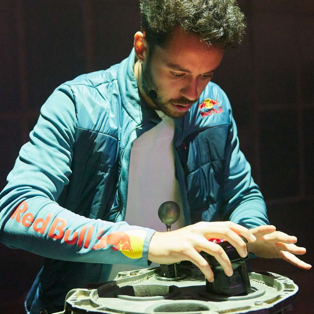 Red Bull y Lady Brava feat Bijoux crean un videojuego en directo protagonizado por TheGrefg