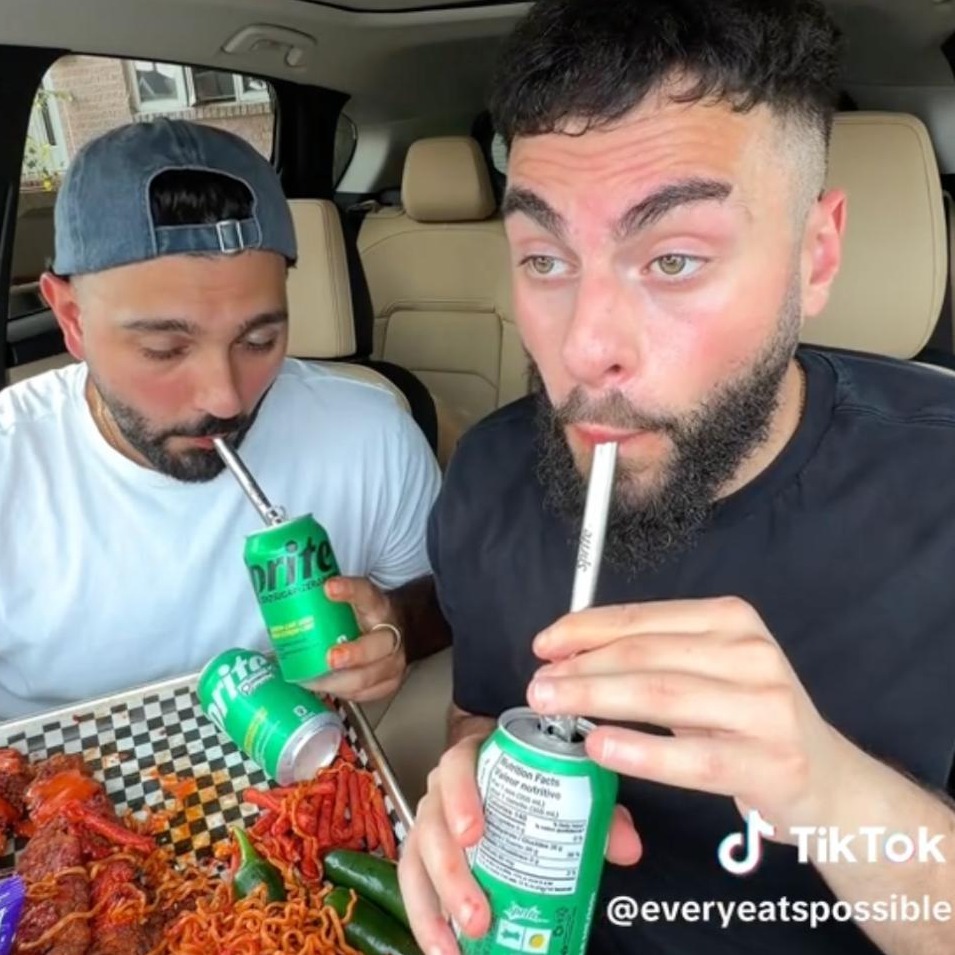 Creadores de contenido con pajita de Sprite