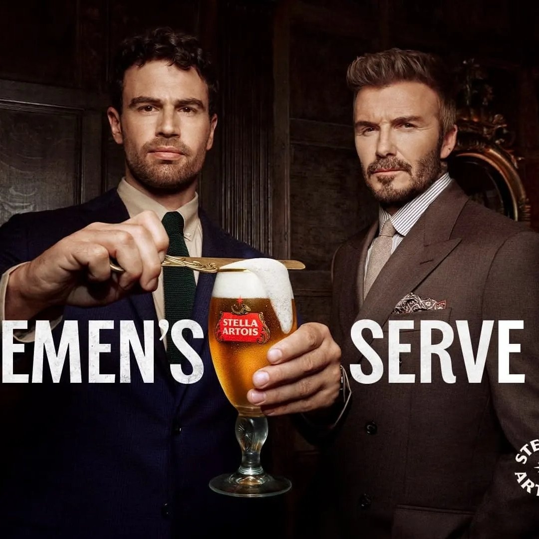 Theo James y David Beckham en una campaña de Stella Artois