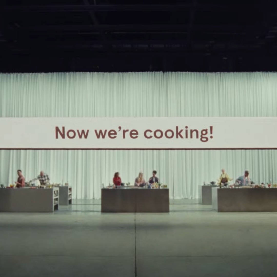 Personas cocinando en un escenario