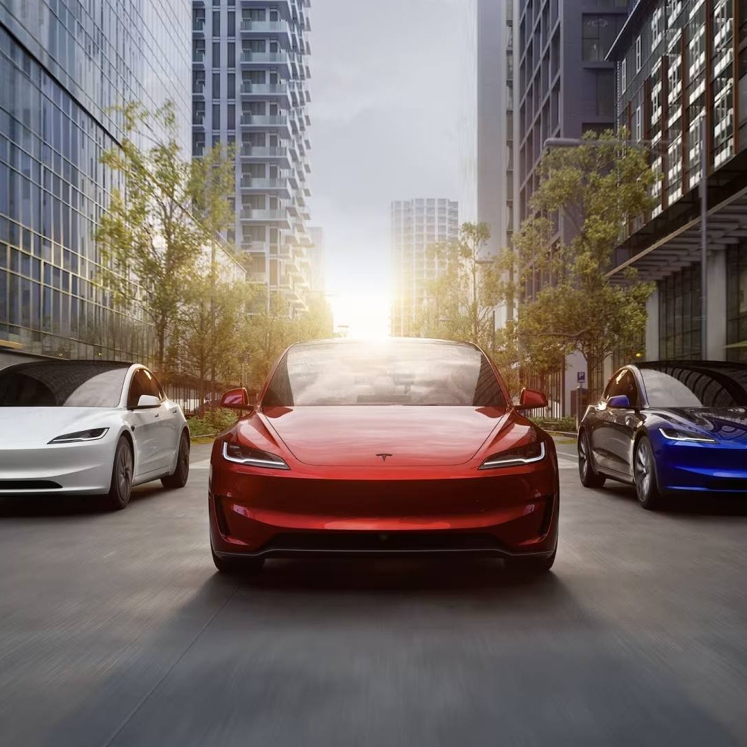 Coches Tesla de distintos colores
