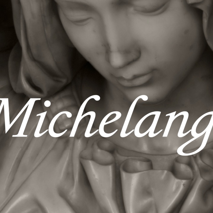 La palabra Michelangelus escrita en cursiva sobre una escultura de una virgen