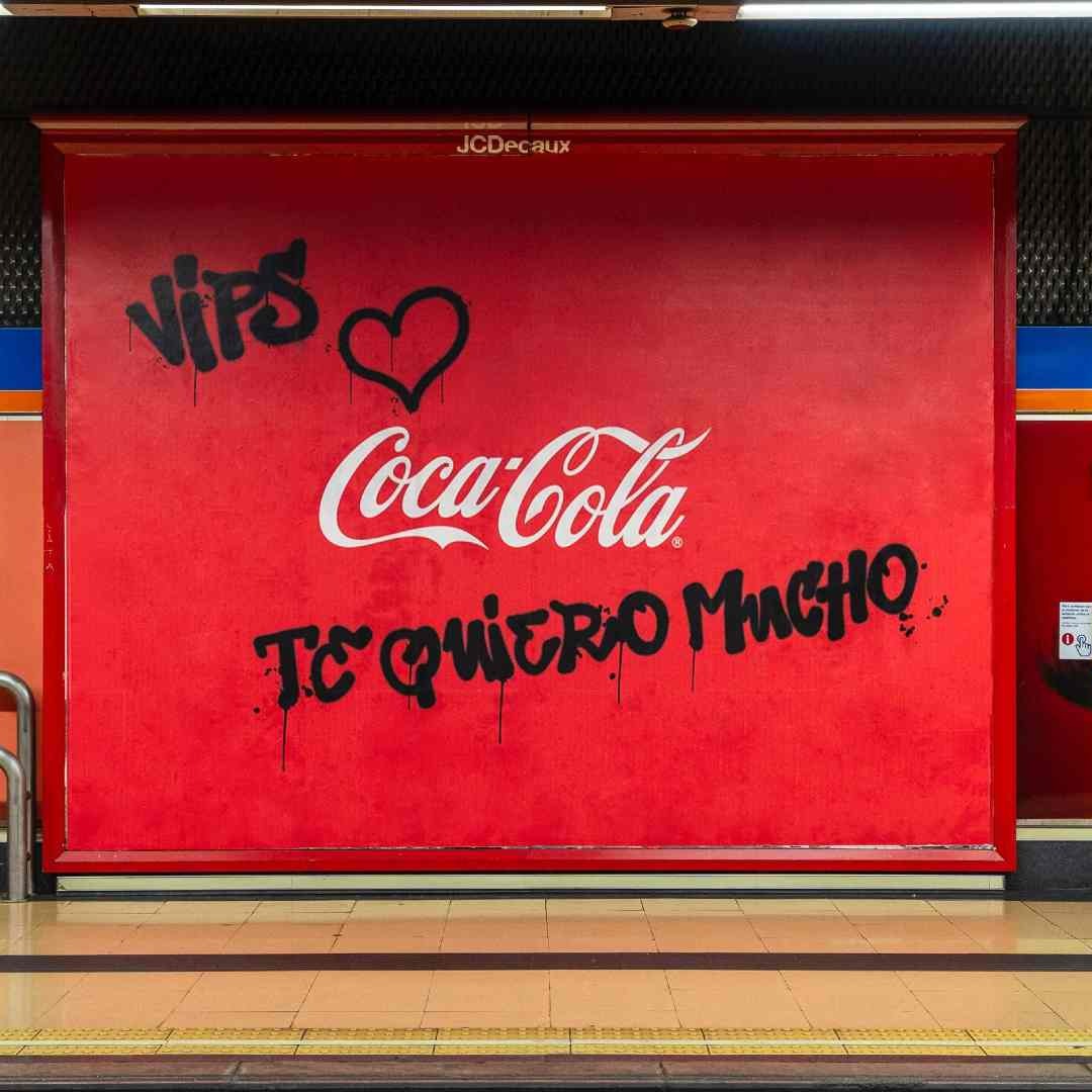 Vips recurre al amor para comunicar el regreso de Coca-Cola a su carta Campaña de publicidad de Vips sobre Coca-Cola