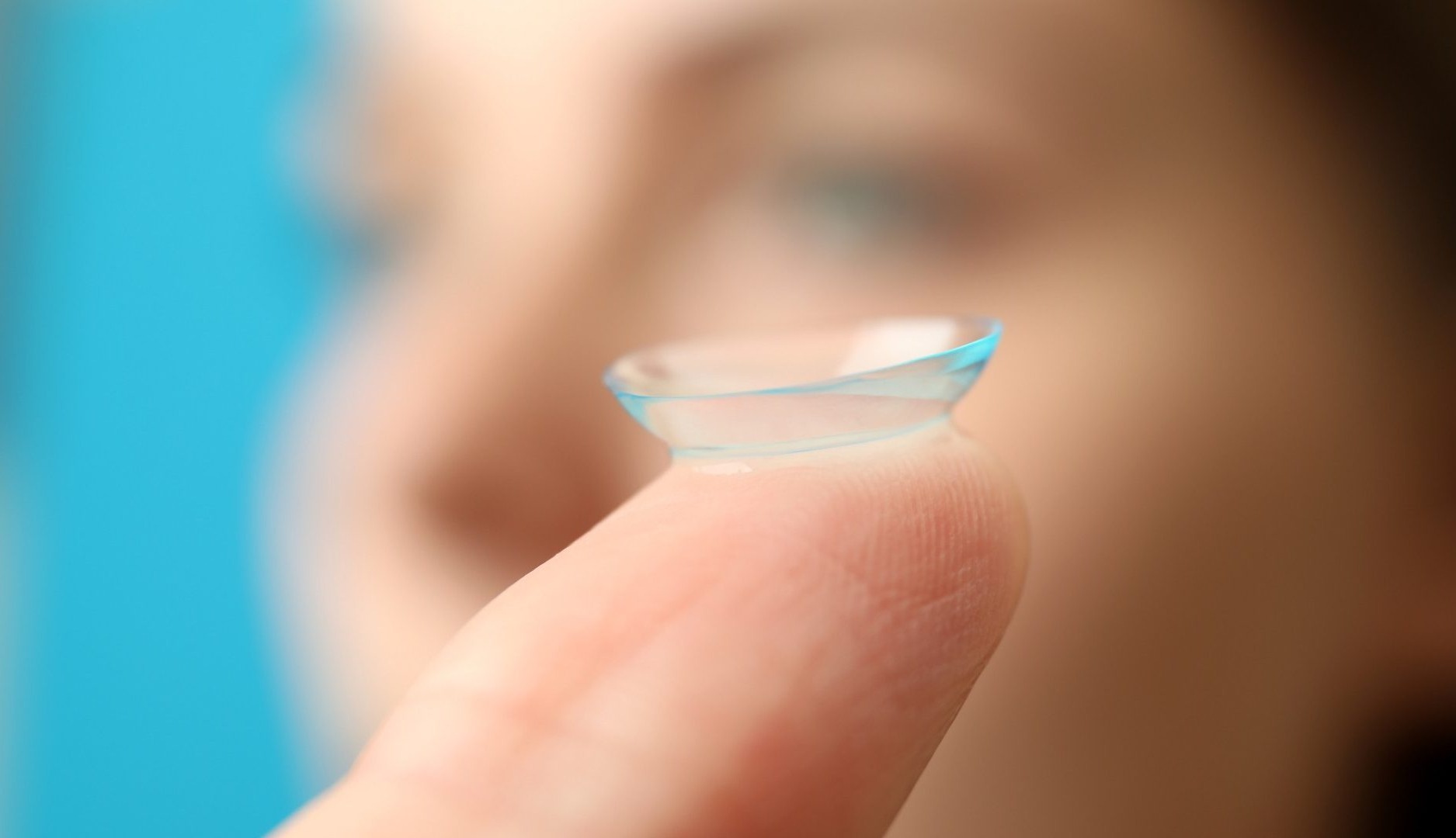 Alain Afflelou compensará en los océanos el plástico empleado en la producción de sus lentes de contacto