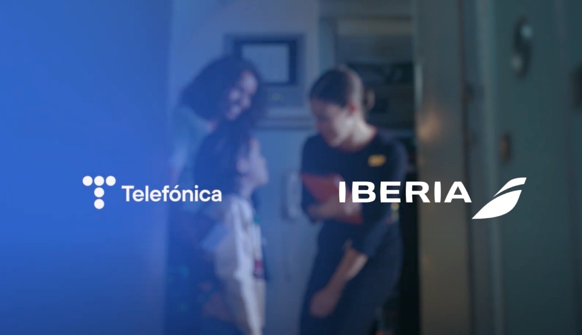 anuncio con el logo de telefonica y de iberia