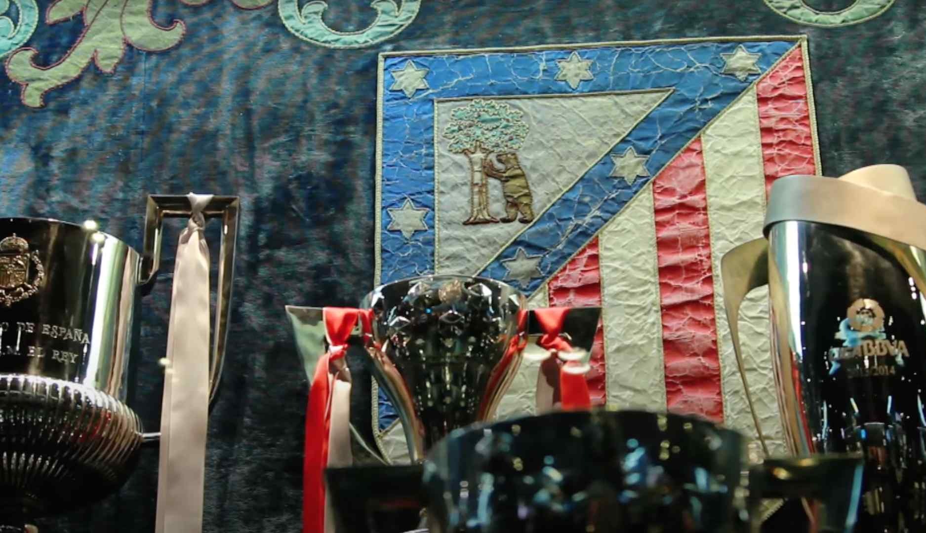 El Atlético de Madrid podría recuperar su clásico escudo, a voluntad de los socios y aficionados