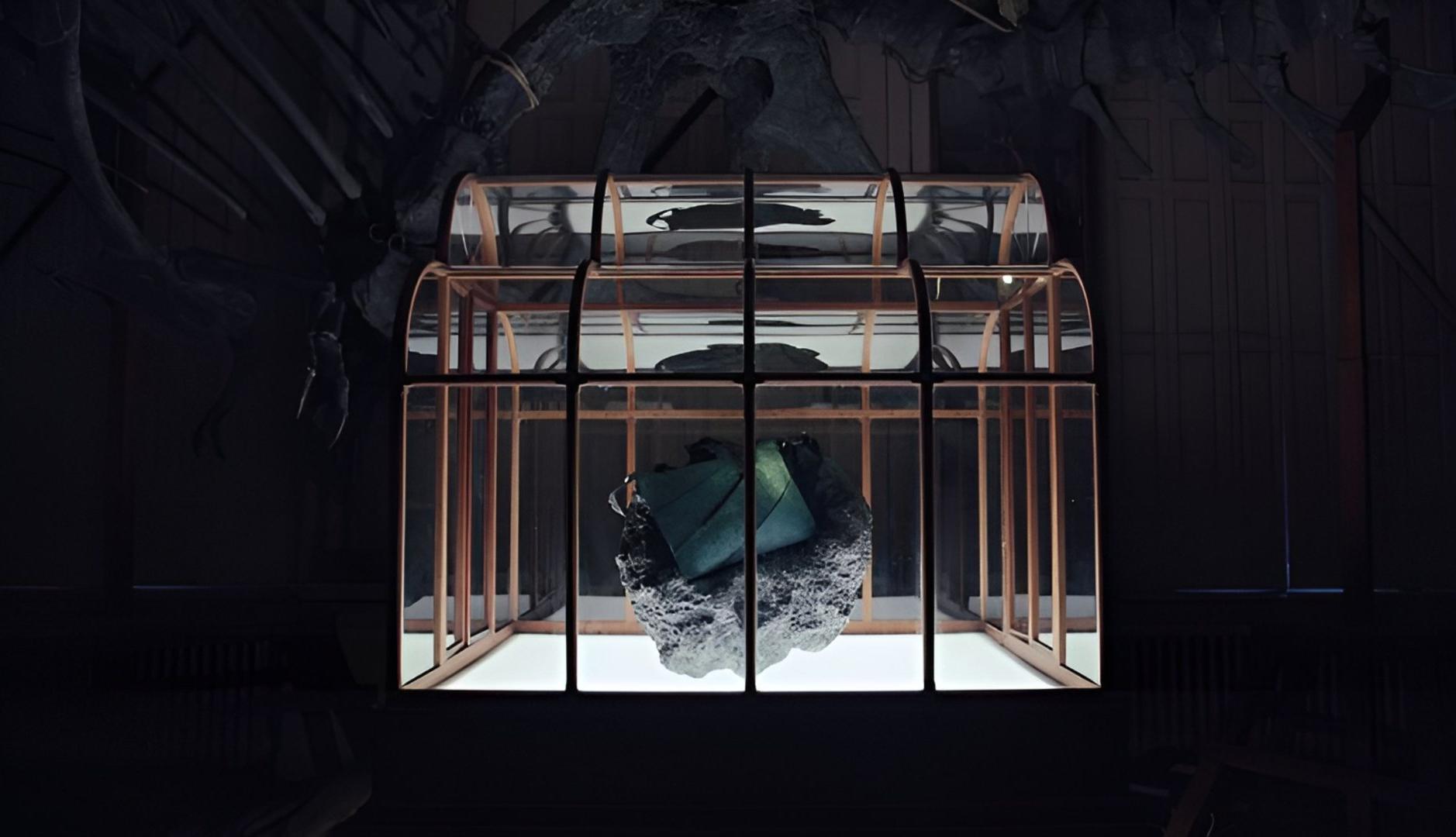 Bolso creado con cuero de tiranosaurio