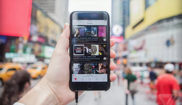burberry-apple-music-channel-ReasonWhy.es