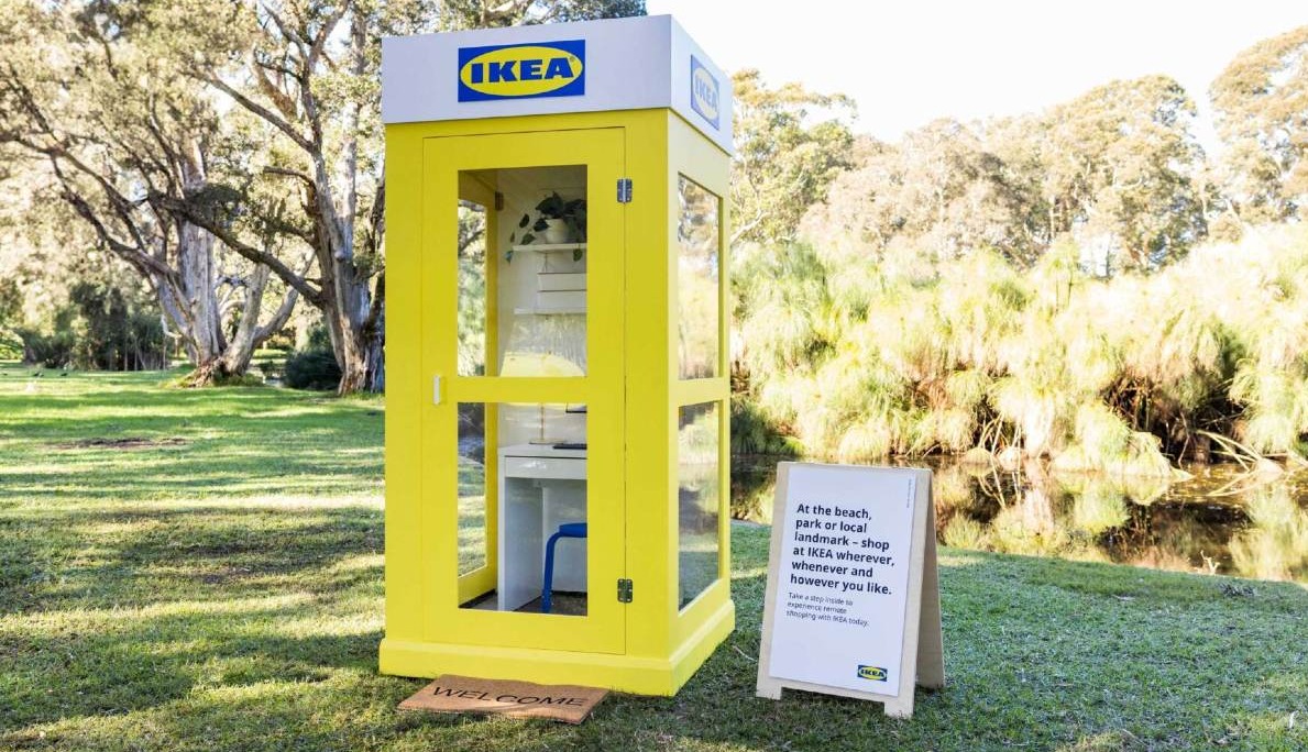 cabina de teléfono amarilla de ikea