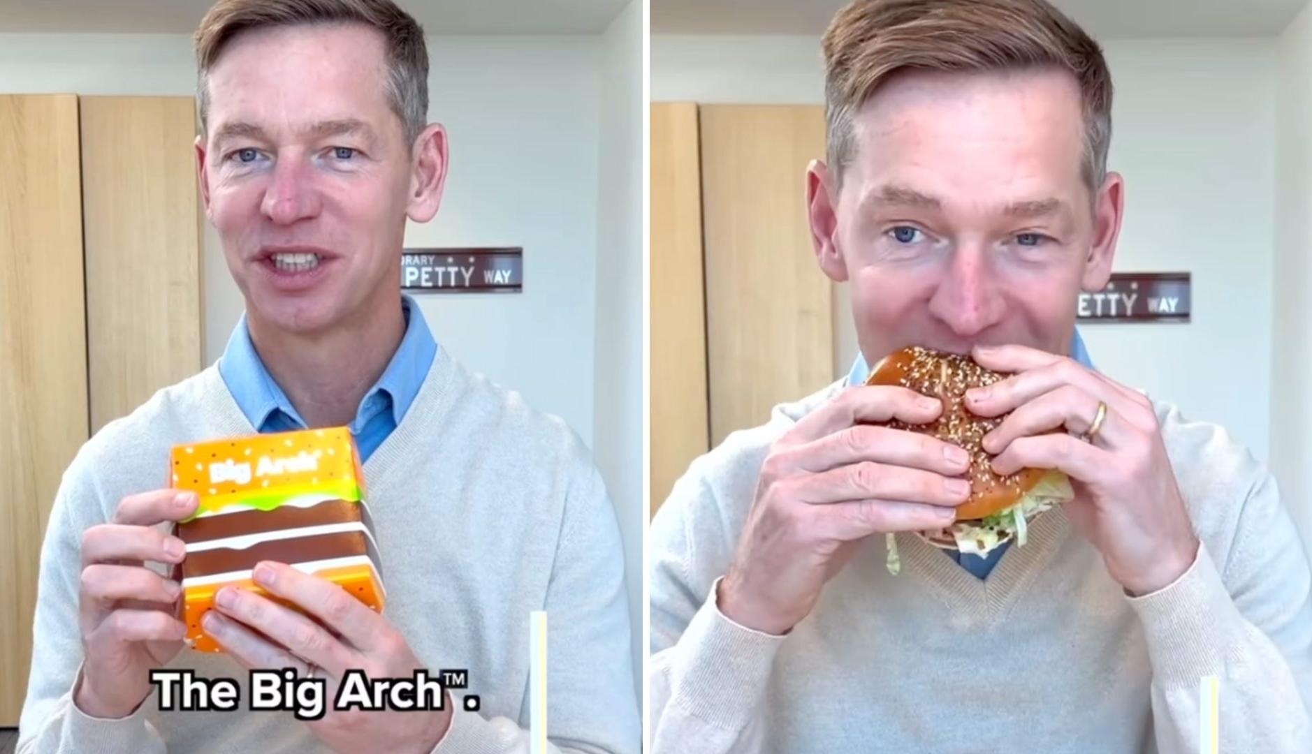 Chris Kempczinski, CEO de McDonald's, comiendo una hamburguesa