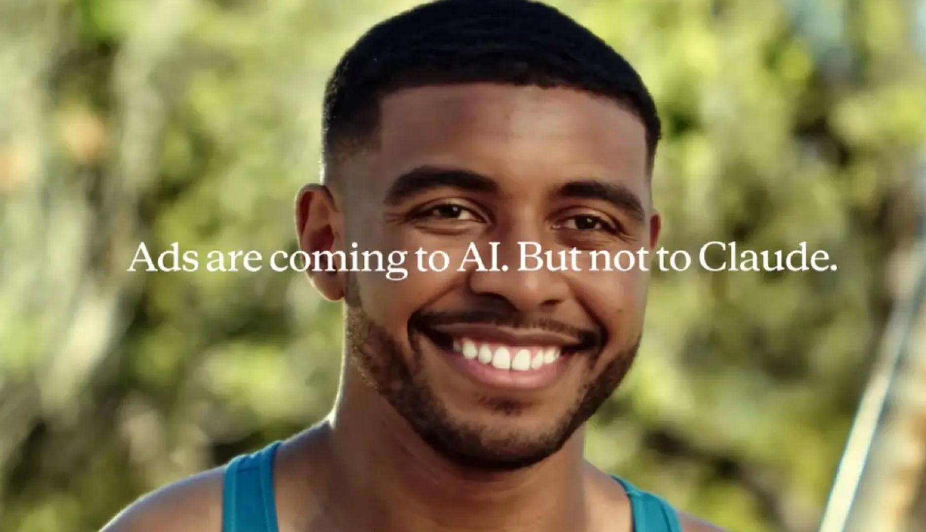 El protagonista de uno de los spots sonriendo