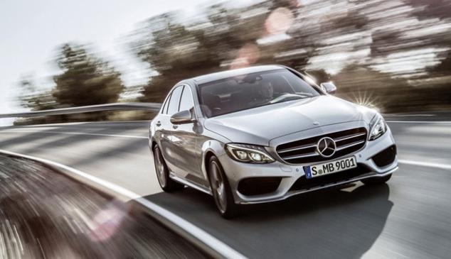 coche-mercedes-benz-carretera